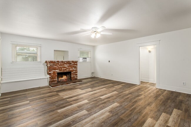 Building Photo - Charming 1-bedroom backhouse in Mentone!