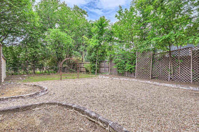 Building Photo - 3002 Lafayette Ave