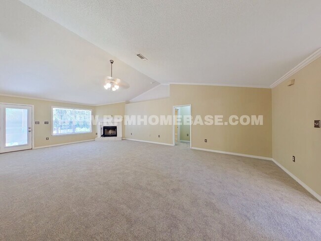 Building Photo - Beautiful Home with New Appliances in Quie...