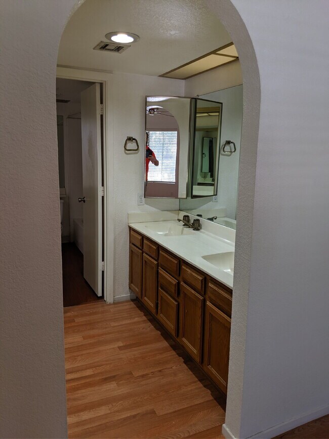 Building Photo - 3 Bedroom 2 Bathroom Close to ASU! $2099 a...