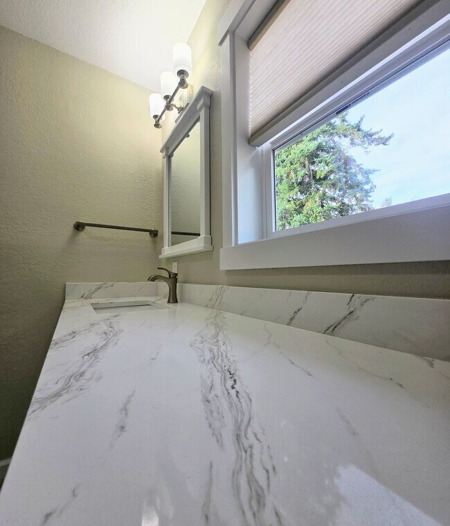 Building Photo - Newly Remodeled 2 Bedroom Home & ADU For R...