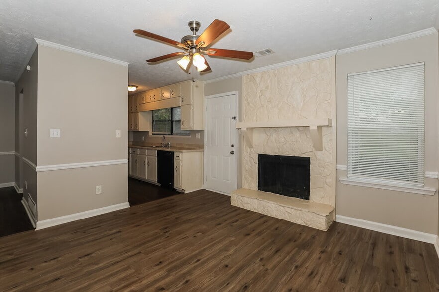 Building Photo - 8194 Canyon Forge Dr