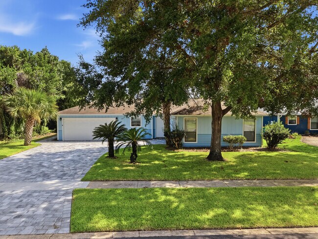 Building Photo - 349 Primrose Cir
