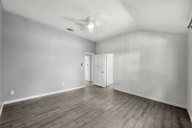 Building Photo - 9 Birchcane Dr