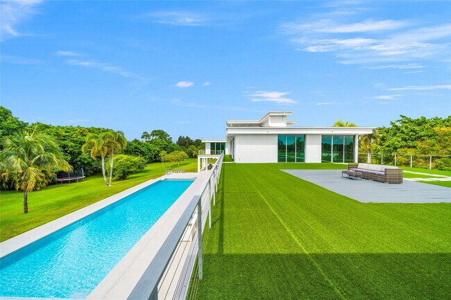 Building Photo - 17250 SW 52nd Ct