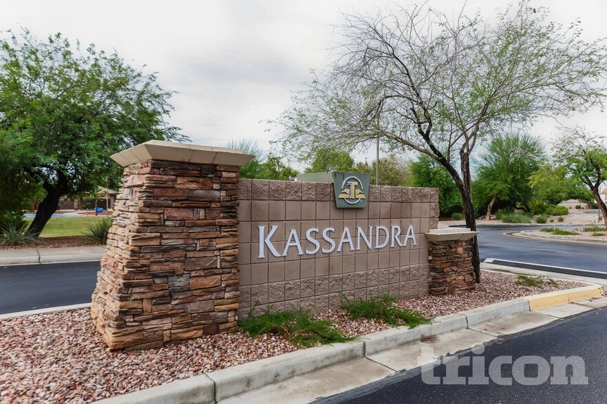 Building Photo - 30094 W Clarendon Ave