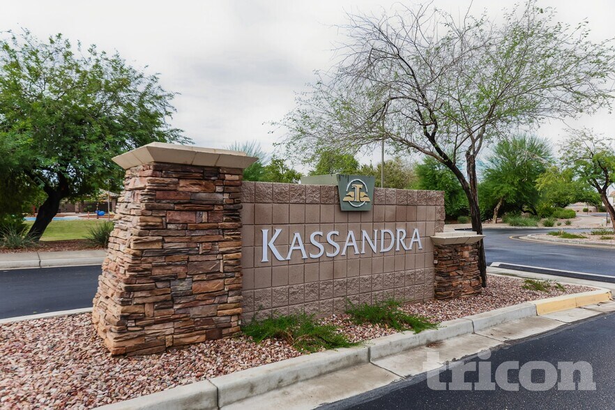 Building Photo - 31026 W Earll Dr