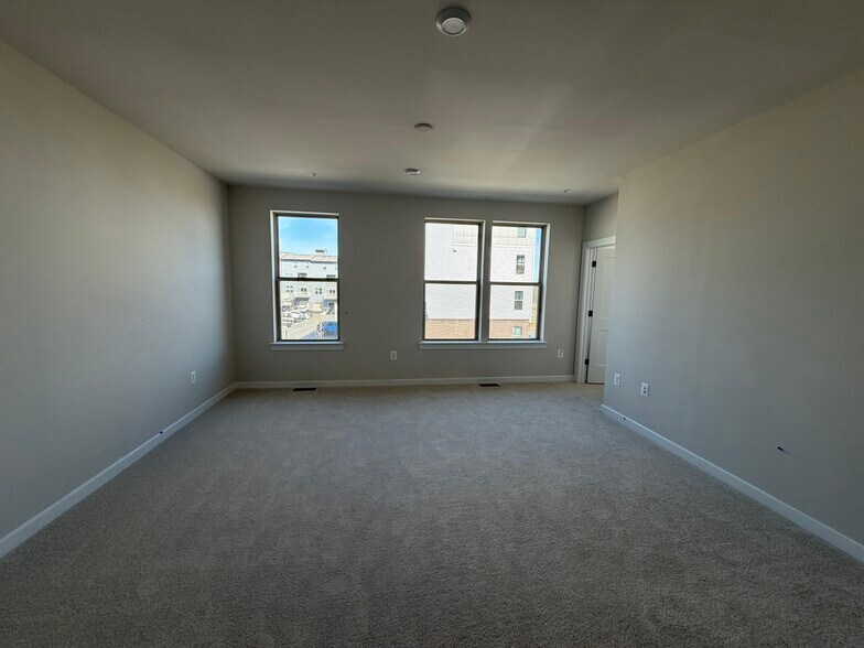 master bed - 8652 Lovelace St