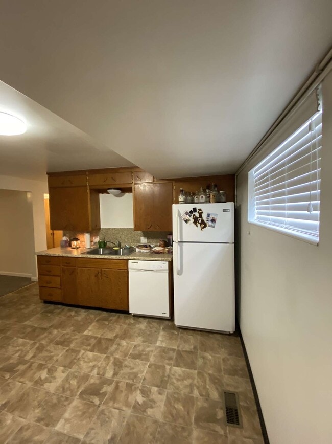 Building Photo - 486 W 100 N