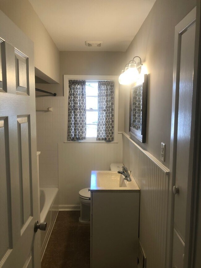 Building Photo - 4113 Acacia Dr