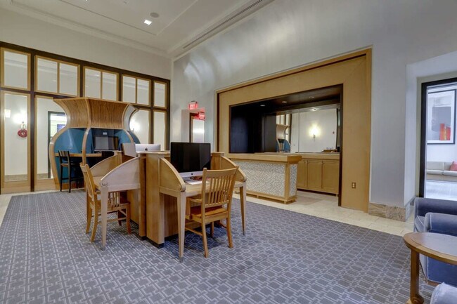 Building Photo - 550 14th St S