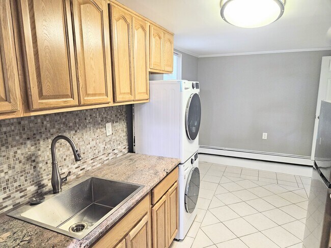 Building Photo - 42 Haviland St