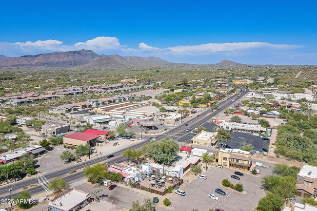 Building Photo - 6041 E Valley Way