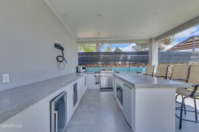 Building Photo - 2085 Paseo Del Prado Dr