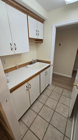Building Photo - 1117 E 200 S