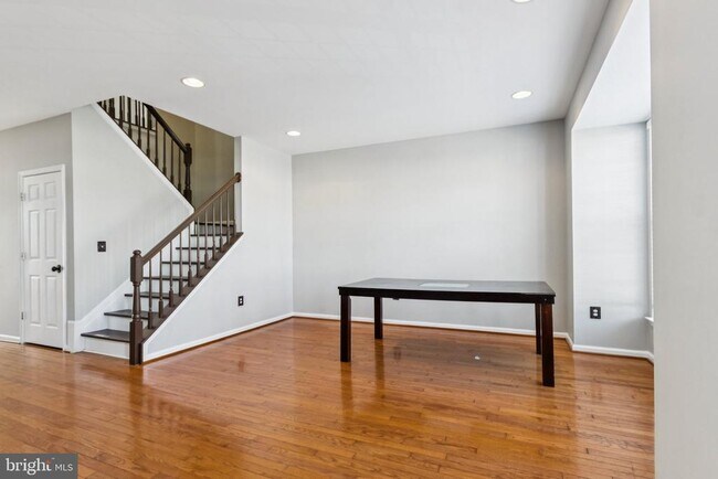 Building Photo - 120 Douglas Dr