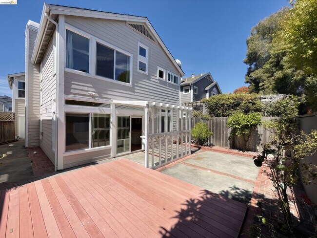 Building Photo - 70 Seabreeze Dr