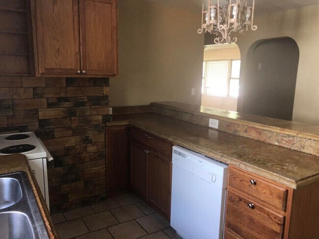 Building Photo - 3 bedroom 2 bath home for rent