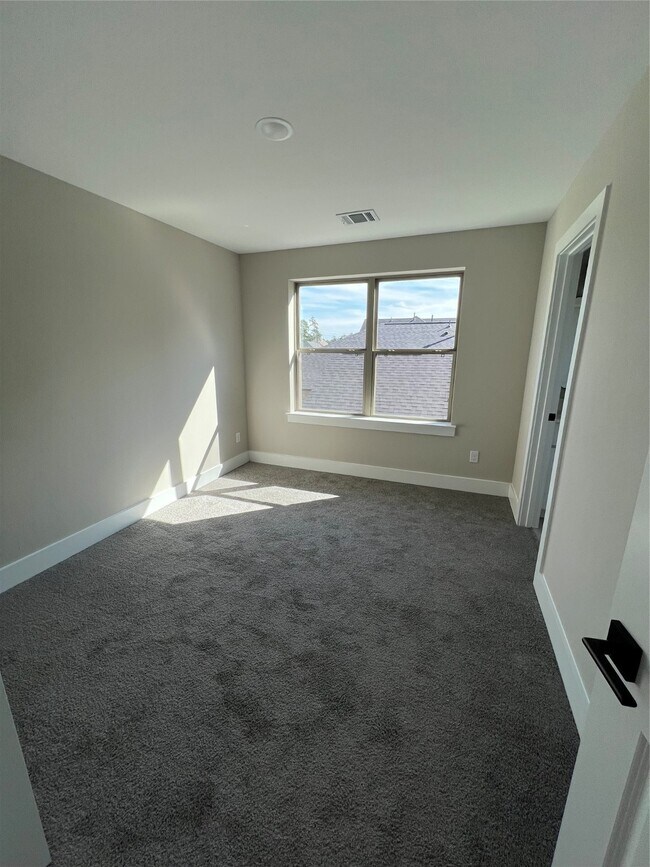 Building Photo - 20027 Venetto St