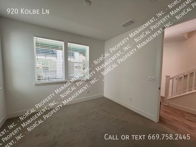 Building Photo - 920 Kolbe Ln