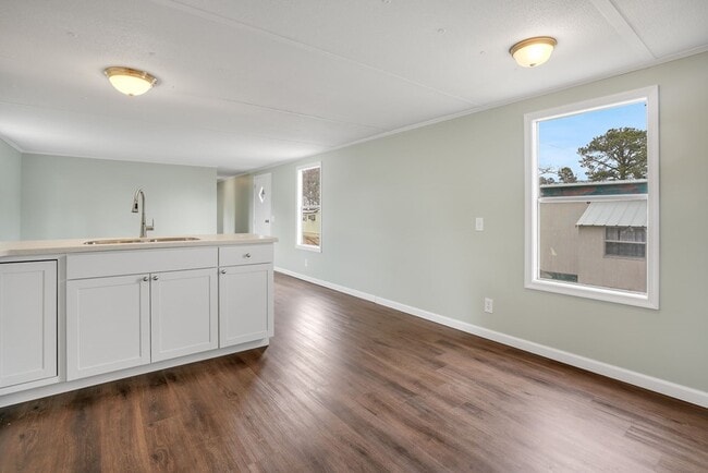 Building Photo - 6266 Magnolia Dr