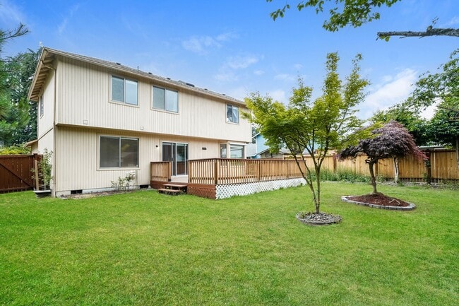 Building Photo - Federal Way 2-Story