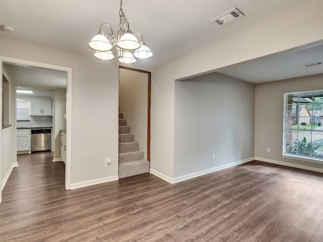 Building Photo - 2030 Lone Rock Dr