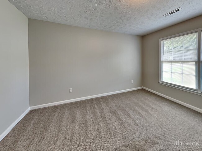 Building Photo - 40 Rosebud Ln