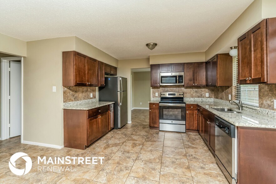 Building Photo - 2437 Channing Dr