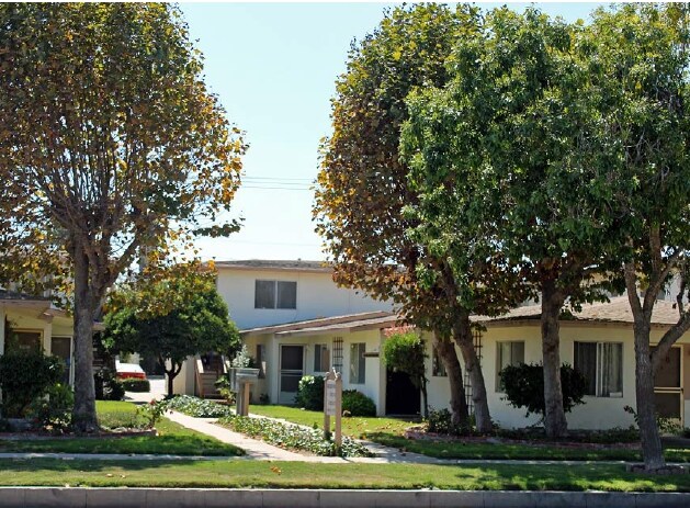 Building Photo - Palm Villas