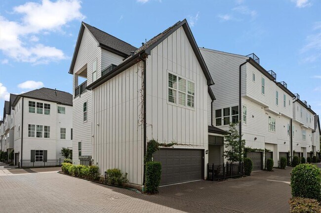 Building Photo - 1217 Timbergrove Acres St.
