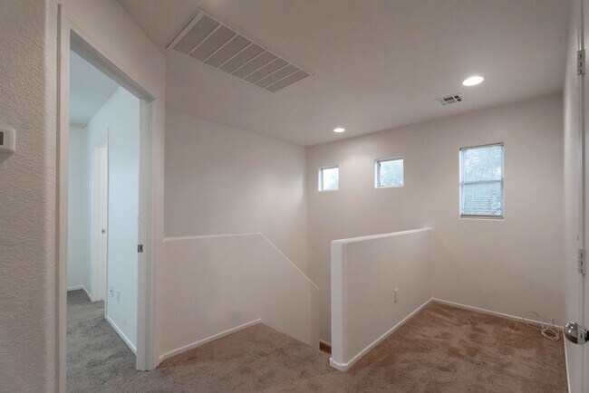 Building Photo - 10380 Commanche Moon Ave