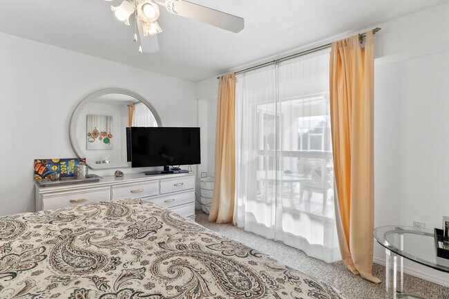 Building Photo - FURNISHED SHORT TERM RENTAL - 3 Bed / 2 Bath - Single Family Pool Home - $3,250/month