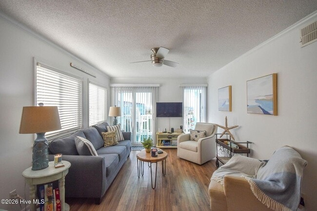 Building Photo - 301 Commerce Way