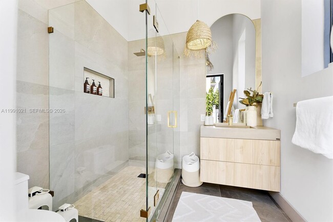 Building Photo - 2215 NE 19th St