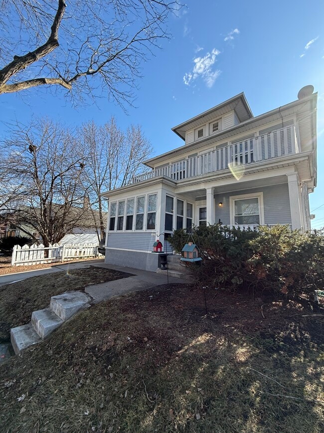 Building Photo - 1625 Michigan Ave