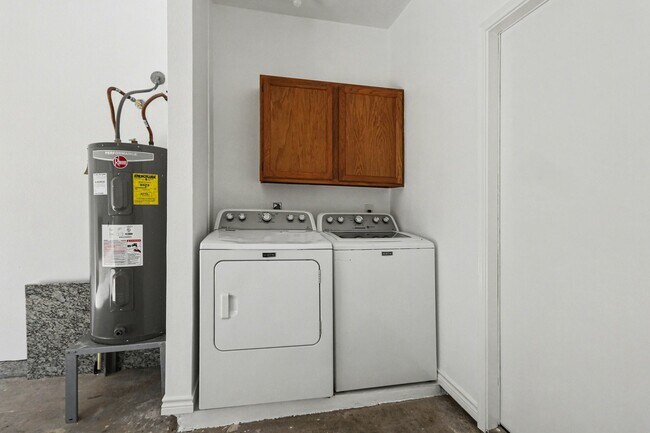 Building Photo - 600 Wilcrest Dr