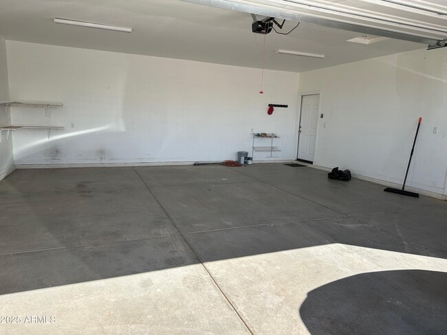 Building Photo - 1527 E Germann Rd