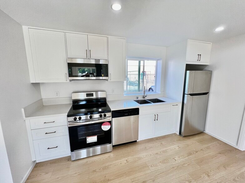 Building Photo - 3118 W 109th St