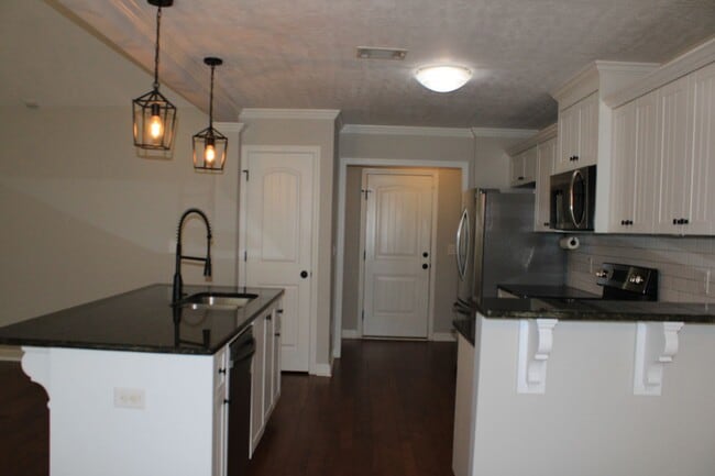 Building Photo - 7105 Summerton Dr