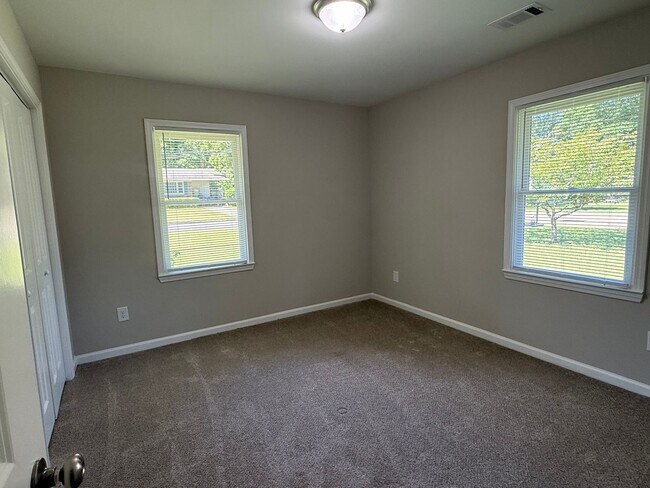 Building Photo - 3 Bedrooms, 2 Bathrooms - Home in North Rome!