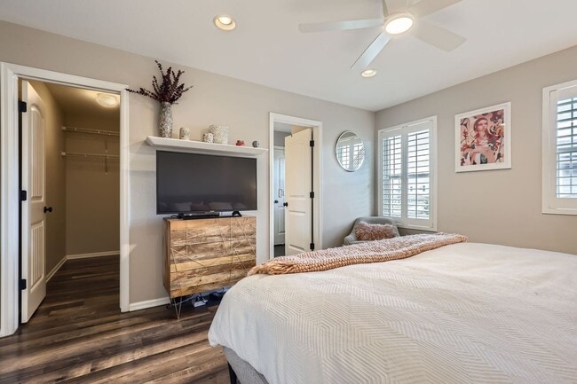 Building Photo - Charming 3 Bedroom
