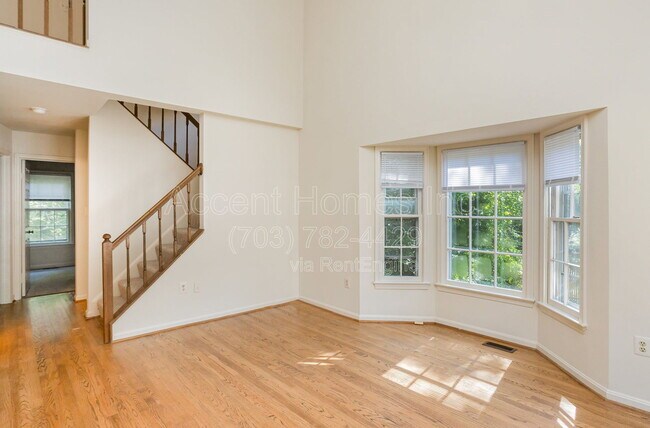Building Photo - 7461 Ridge Oak Ct