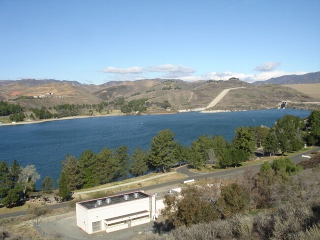 Building Photo - COMING SOON! 4 Bedroom Home for Rent in Castaic!