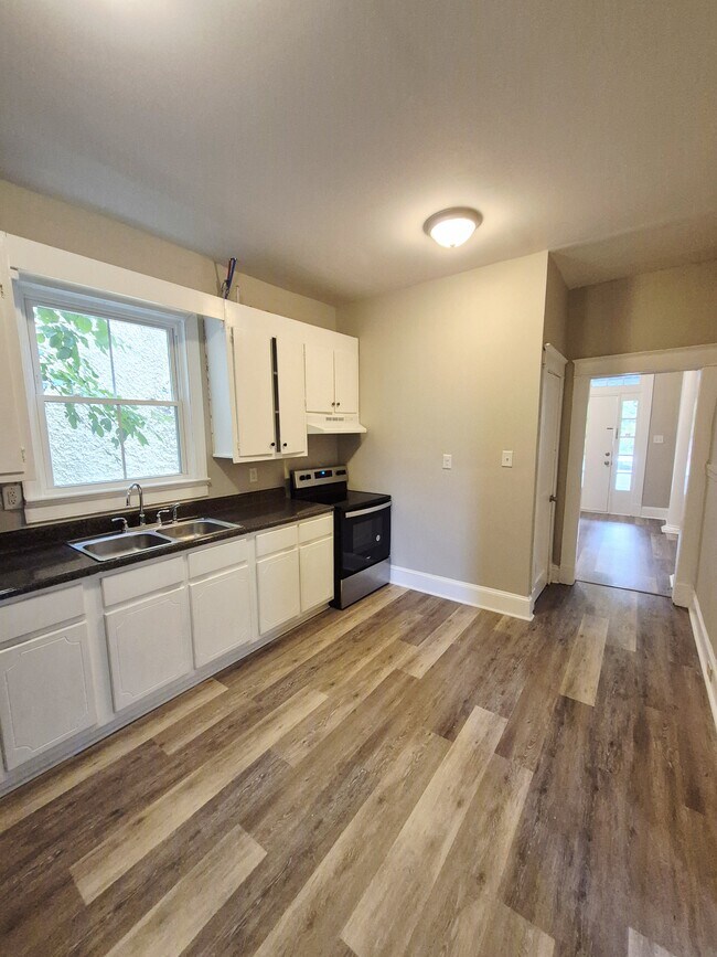 Building Photo - 3017 Dill Ave