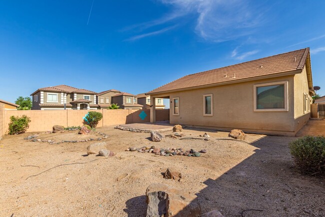 Building Photo - Check out this 3 bed/2 bath LARGE CORNER LOT!