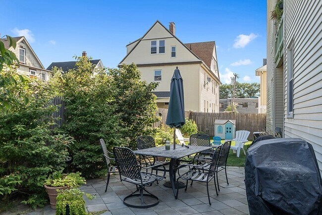 Building Photo - 12 Oliver Rd