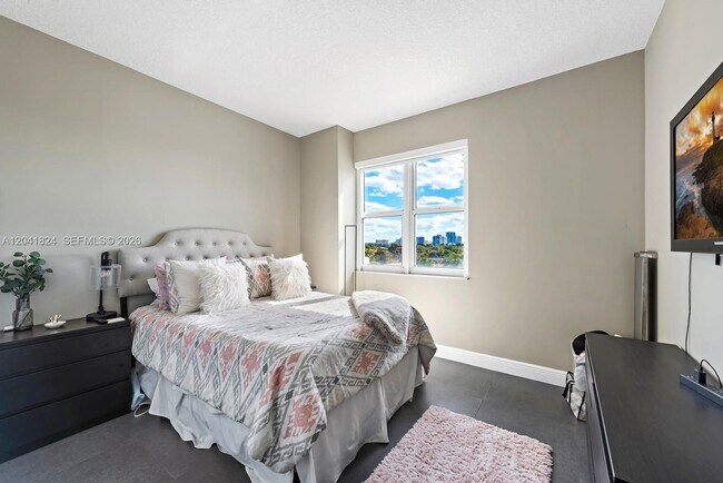 Building Photo - 3000 Coral Wy