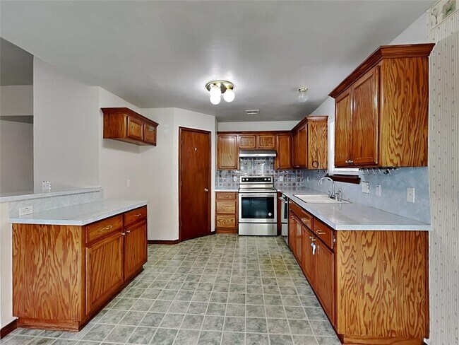 Building Photo - 8213 NW 84th St