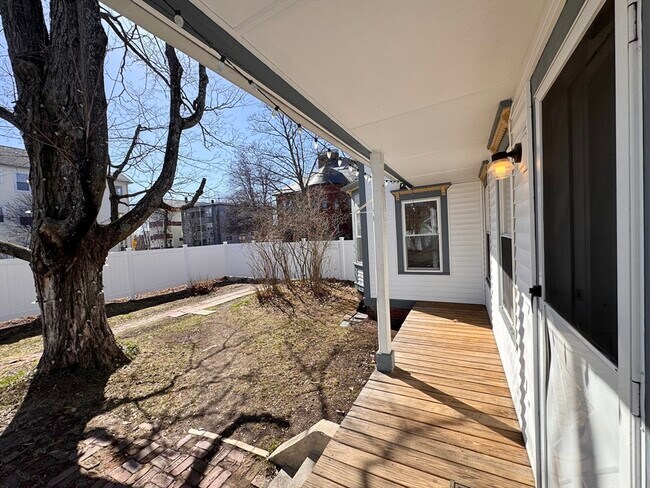 Building Photo - 29 Abbott St